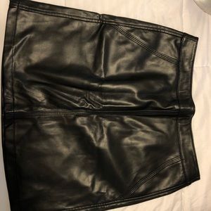 Fake leather mini skirt